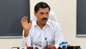 तुकाराम मुंढेंचं ‘कॉक्रोच’बाबत विधान अन् सभागृहात टाळ्यांचा कडकडाट,-1729431