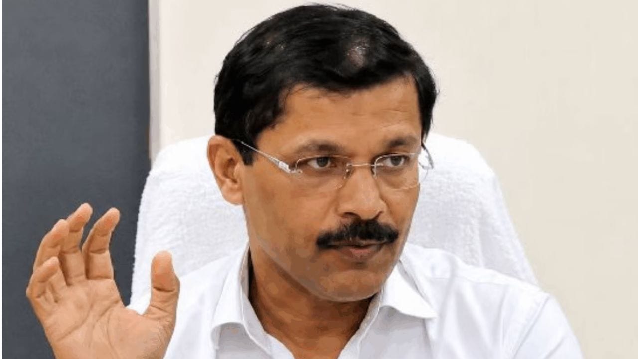 तुम्ही जिथे जेवणासाठी जात आहेत,ते हॉटेल, रेस्टारंट परवानाधारक आहे का? हे तपासा.लोकांनी जास्त खारट,जास्त फॅटयुक्त आणि गोड पदार्थांचे सेवण टाळावे.अशा पदार्थ कधीतरी खाणे ठीक आहे. पण दररोज अजिबात नाही.