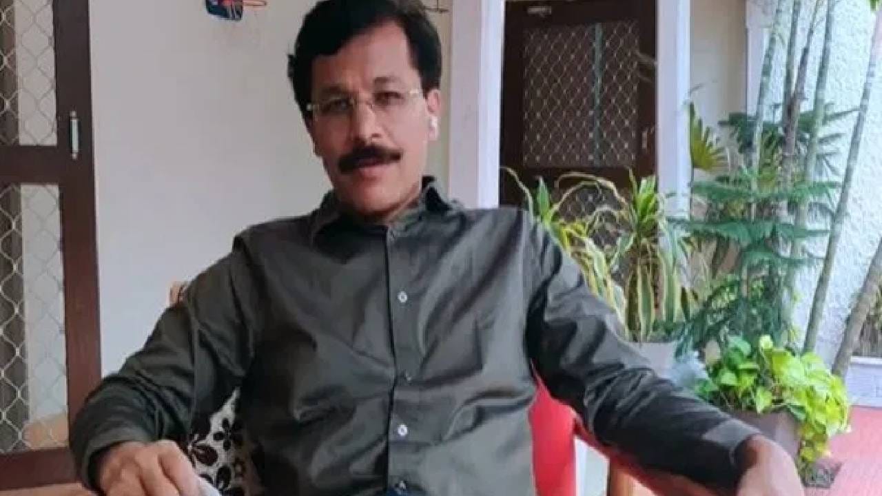 सत्ताधाऱ्यांचा रोष त्यांना अनेकदा सहन करावा लागतो, तरीही कष्ट, प्रामाणिकपणा आणि वक्तशीरपणामुळे ते जनतेचे लाडके अधिकारी मानले जातात. जिथे ते जातात तिथे सामान्य लोक त्यांच्यामागे खंबीरपणे उभे राहतात आणि अनेक ठिकाणी त्यांची बदली रद्द व्हावी म्हणून जनआंदोलनेही उभी राहिलेली आहेत. 