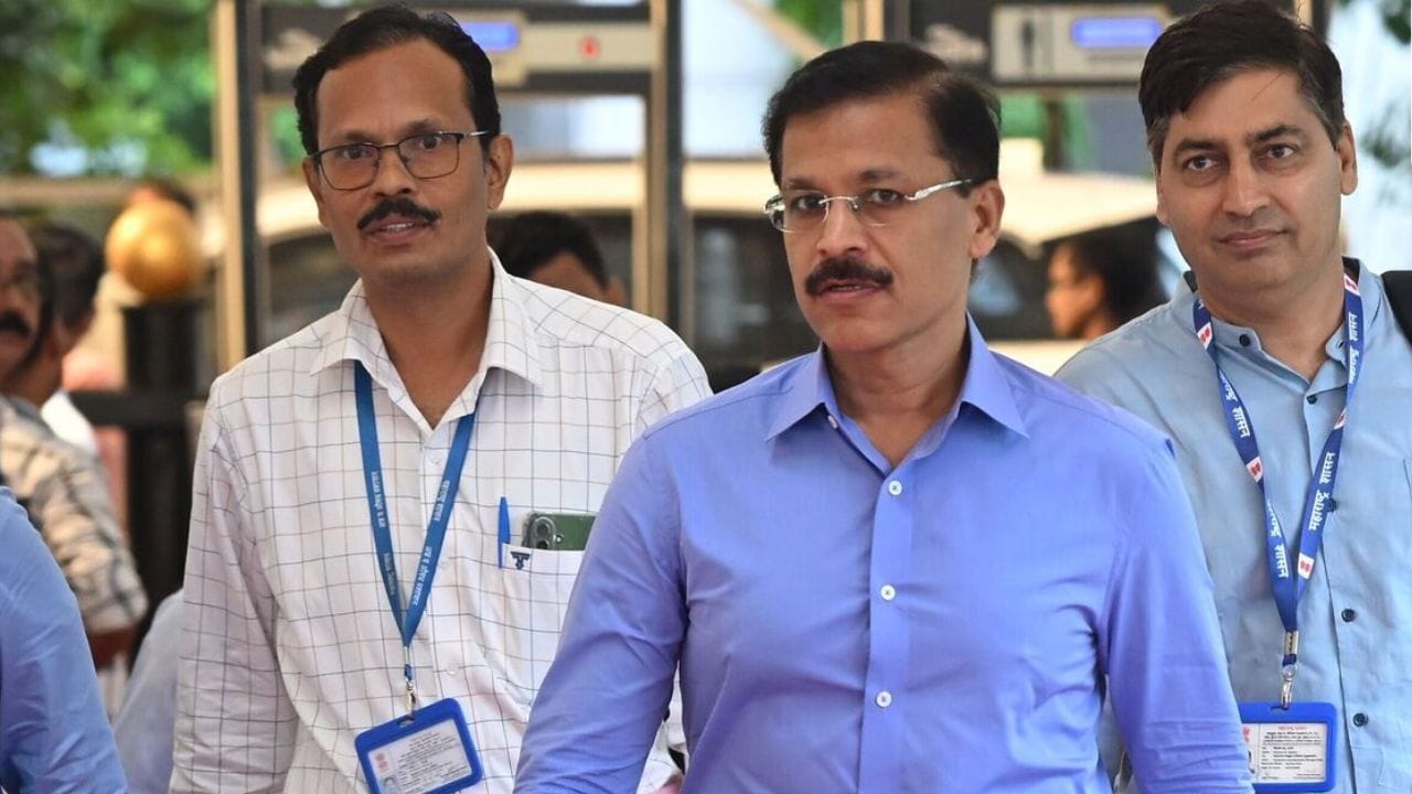 ब्लिंकिट,डोमिनोज सारख्या मोठ्या ब्रँडवर त्यांनी कारवाई केली.डोमिनोजच्या चार शाखांचे परवाने निलंबित करण्याची कारवाई केली.आता नुकताच धक्कादायक प्रकार त्यांनी उघडकीस केला.