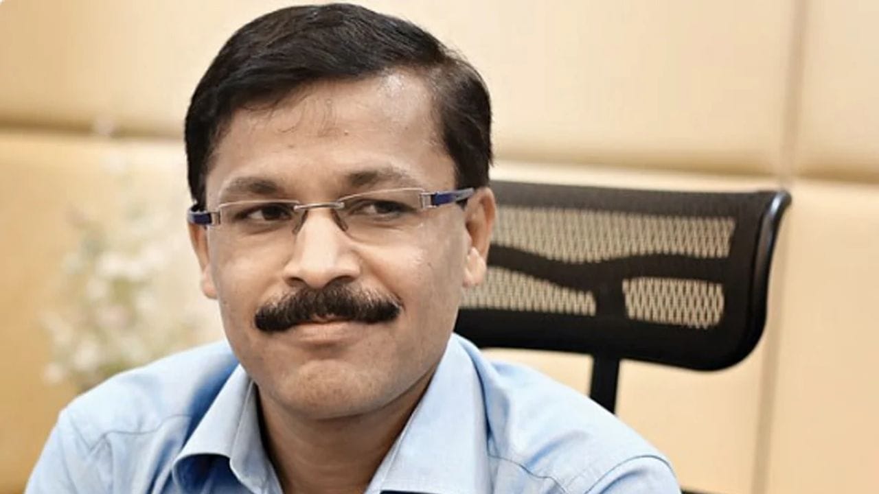 जंकफूट न देता कर्मचाऱ्यांना नाश्त्यात फळे देण्याचा निर्णय तुकाराम मुंढे यांनी घेतला.हा मोठा निर्णय घेण्यात आला.यासोबतच पुढच्याही होणाऱ्या कार्यक्रमात नाश्त्यात जंडफूड ऐवजी कर्मचाऱ्यांना फळांचे वाटप होणार असल्याचेही स्पष्ट झाले.