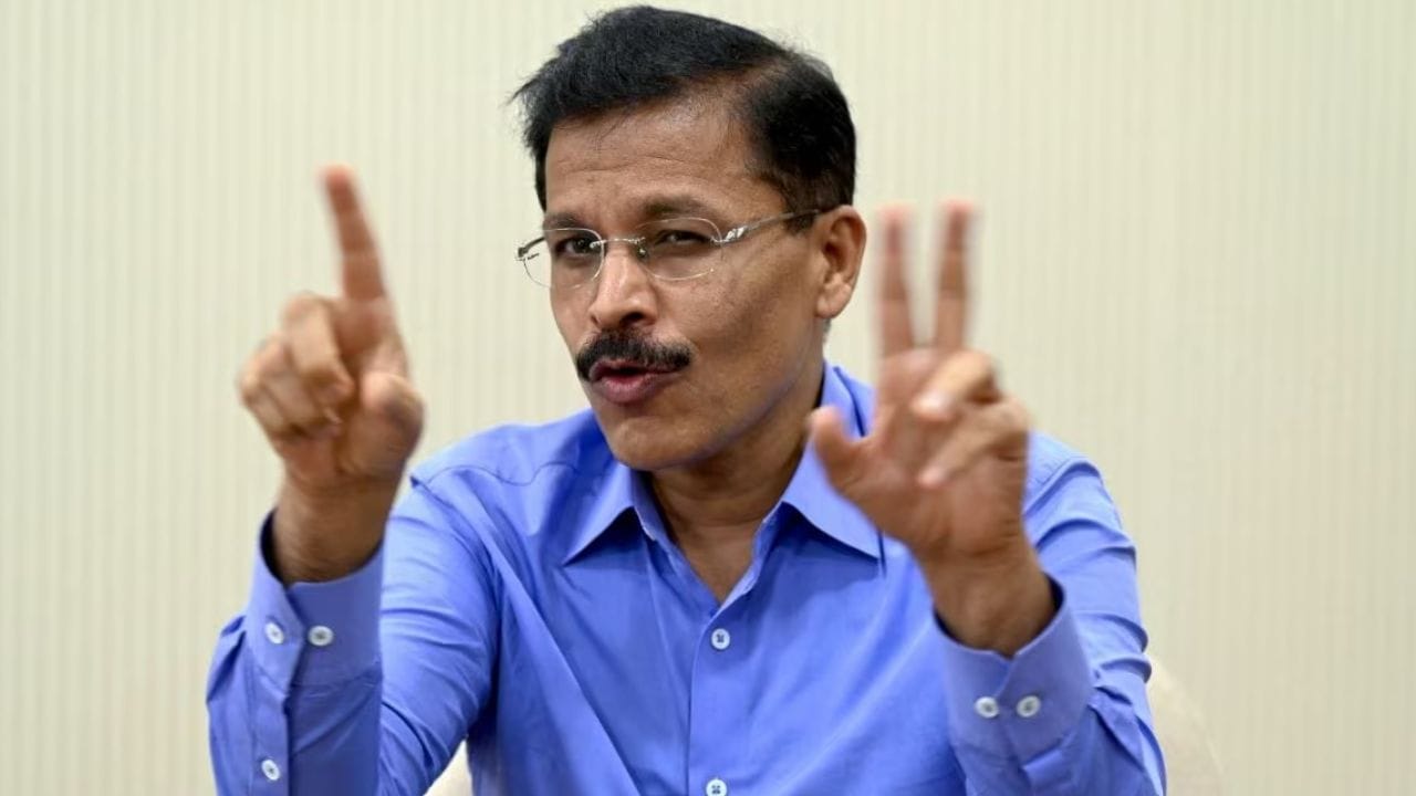 कोणाचीही गय तुकाराम मुंढे यांच्याकडून केली जात नाहीये. आता मुंबई महापालिकेच्या आयुक्त अश्विनी भिडे यांनी तुकाराम मुंढे यांच्याकडून केल्या जाणाऱ्या कारवायांवर मोठे विधान केले. अश्विनी भिडे यांनी लोकसत्ताच्या कार्यक्रमात बोलताना म्हटले की, प्रत्येक अधिकाऱ्याची काम करण्याची पद्धत वेगळी असते.