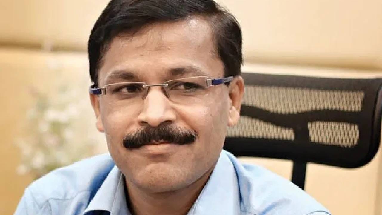 तुकाराम मुंडे राज्यात विविध ठिकाणी जिल्हाधिकारी, आयुक्त आणि सचिव म्हणून काम केले आहे. सध्या ते करत असलेल्या कारवाईची संपूर्ण देशात चर्चा सुरु आहे.