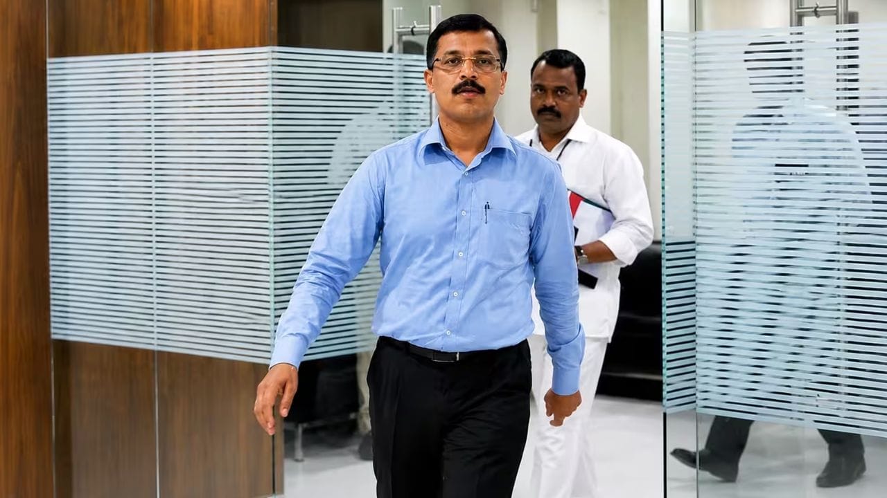 गुटखा विक्रीपर्यंतच आपली कारवाई एफडीएने मर्यादित ठेवली नाही.भेसळखोरांचे धाबे दणाणले आहेत. देशभरातून तुकाराम मुंढे यांचे काैतुक केले जात आहे. तुकाराम मुंढे यांच्यासाठी अनेक कलाकारांनी पोस्ट शेअर केल्या.
