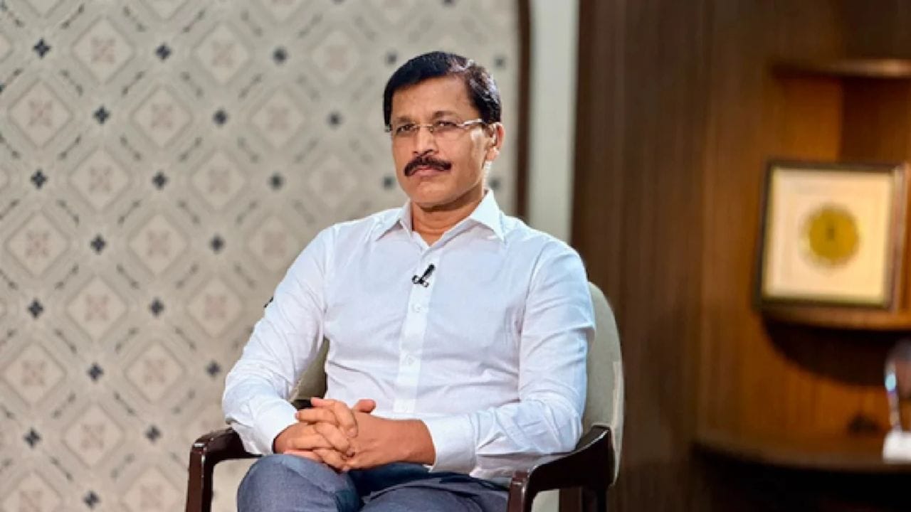 मी 24 तासानंतर तिथे तपासणीसाठी आमचे पथक पाठवले. मात्र, त्यावेळीही सुधारणा झाली नव्हती, असेही तुकाराम मुंढे यांनी म्हटले. तुकाराम मुंढे यांच्या कारवाईने भेसळ खोरांचे धाबे चांगलेच दणाणले आहेत.