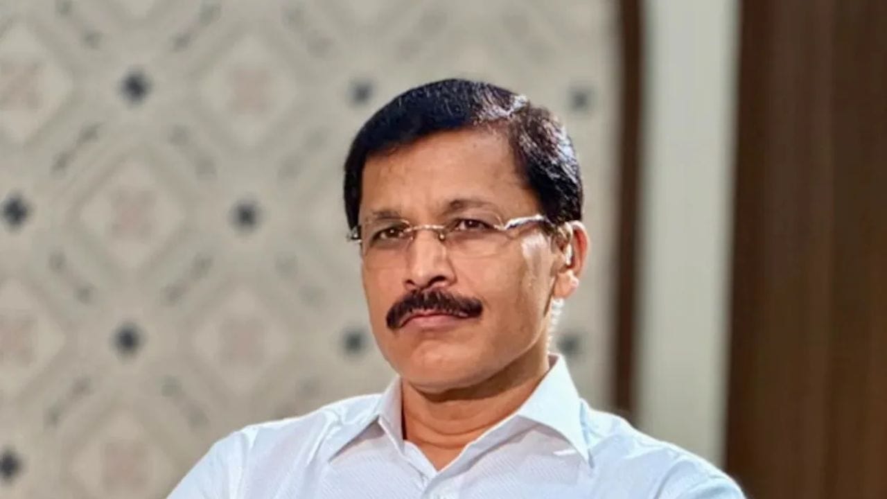 मी माझ्या मित्राला पनीर खाऊ दिले नाही. त्यावेळी मी तात्काळ कोणतेही कारवाई त्या हॉटेलवर केली नाही. हॉटेल व्यवस्थापनाकडे गंभीर बाबी मांडल्या. 24 तासांची मुदत त्यांना दिली.