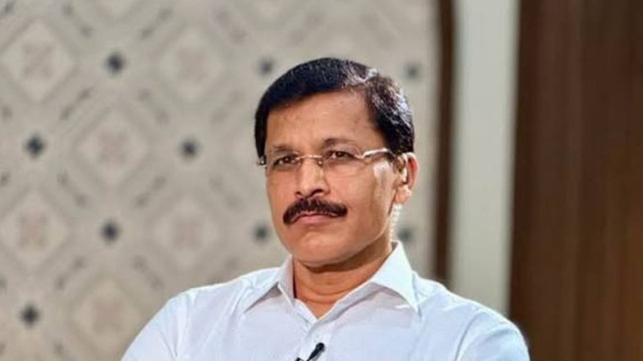 यादरम्यान रेस्टारंटमध्ये जेवणासाठी जाणाऱ्या नागरिकांना तुकाराम मुंढे यांनी मोठा सल्ला दिला तुकाराम मुंढे यांनी म्हटले की,नागरिक ज्यावेळी हॉटेलमध्ये खाण्यासाठी जातात,त्यावेळी त्यांनी सर्वात महत्वाचे म्हणजे स्वच्छता तपासली पाहिजे.