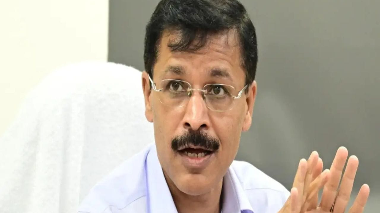 मुंबई महापालिकेअंतर्गत येणाऱ्या शाळांनी आपला मेन्यू बदलला आहे. FDA आयुक्त तुकाराम मुंढे यांनी सोमवारी जिल्हा परिषदेच्या मुख्य कार्यकारी अधिकारी आणि शिक्षण आयुक्तांची भेट घेतली.