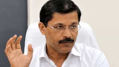 तुकाराम मुंढे यांचा मोठा दणका, टॉयलेटजवळ भाजी, काळे पडलेले पनीर, 8...