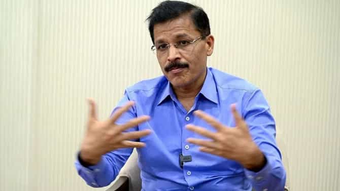 तुम्ही देव आहात, तुम्ही काहीही करू शकता असं तुम्हाला वाटतं का? तुकाराम मुंढेंच्या कारवाईवर कोर्टाने फटकारले..