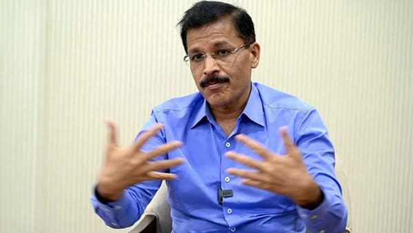 तुम्ही देव आहात, तुम्ही काहीही करू शकता असं तुम्हाला वाटतं का? तुकाराम मुंढेंच्या कारवाईवर कोर्टाने फटकारले..