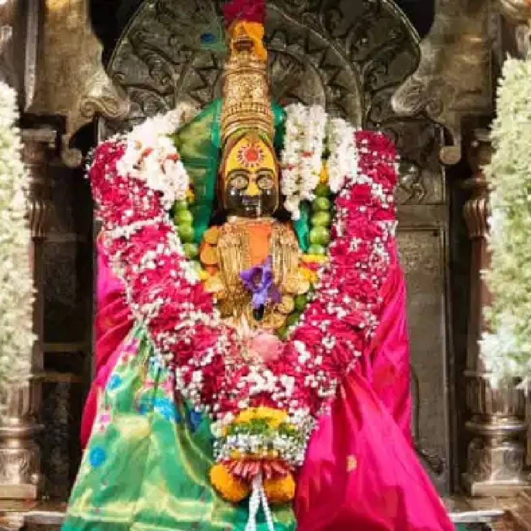 त्यामुळे गेल्या 17 वर्षांत भाविकांनी तुळजाभवानीच्या चरणी किती मोठ्या प्रमाणात मौल्यवान धातू अर्पण केले, याचा अंदाज येतो. मंदिरात जमा होणाऱ्या सोन्या-चांदीचे प्रमाण वाढत असल्याने ते सुरक्षित ठेवण्यासाठी असलेली स्ट्राँगरूमची क्षमता अपुरी पडू लागली आहे. 
