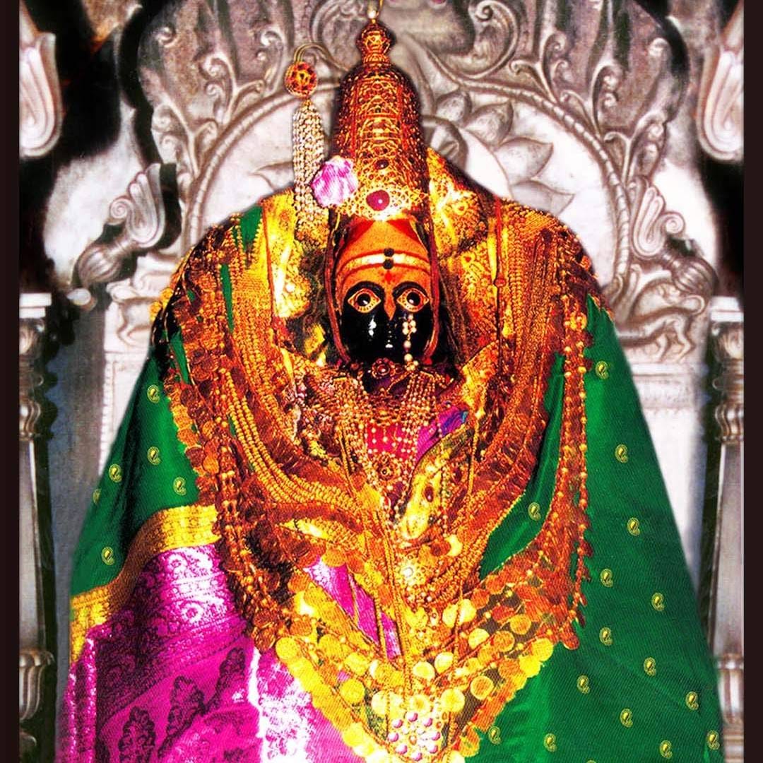 मोठ्या प्रमाणात जमा झालेल्या सोन्या-चांदीमुळे मंदिरातील स्ट्राँगरूमही आता अपुरी पडू लागल्याची माहिती समोर आली आहे. 1 जानेवारी 2009 ते 31 मार्च 2026 या 17 वर्षांच्या कालावधीत तुळजाभवानी मंदिर संस्थानला विविध माध्यमातून मोठ्या प्रमाणात सोने-चांदी प्राप्त झाली आहे. 
