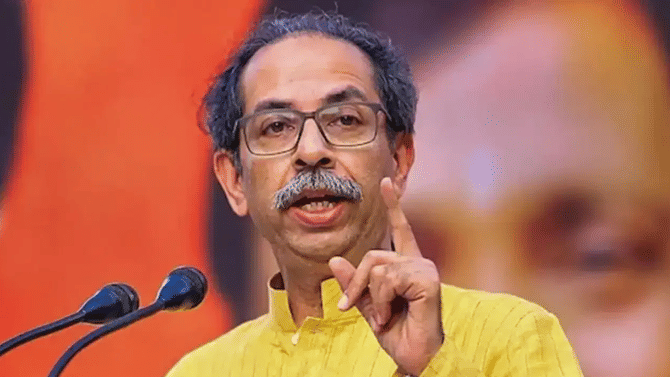 ठाकरेंना सर्वात मोठा धक्का! कालच बैठक घेतली अन् आज ठाकरेंच्या नगरसेवकांनी… अखेर ज्याची भीती तेच घडलं