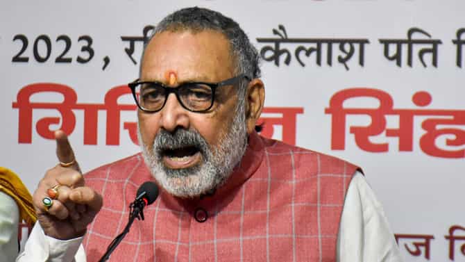 मराठी आली पाहिजेच, परंतू एक गैरमराठी भाषिक समाज आहे, तेथे कुणाची..., काय म्हणाले केंद्रिय मंत्री गिरीराज सिंह?