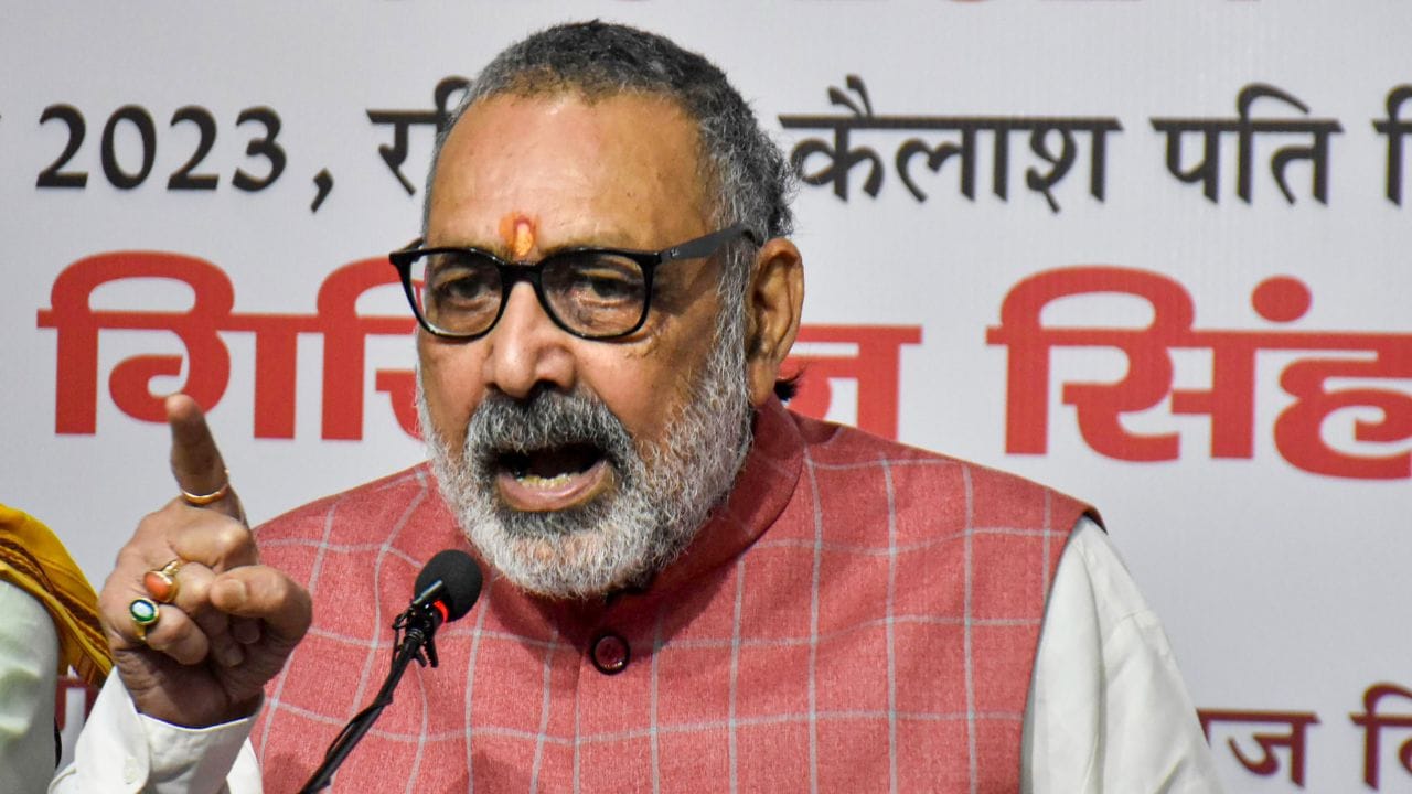 'मराठी आली पाहिजेच, परंतू एक गैरमराठी भाषिक समाज आहे, तेथे कुणाची...,' काय म्हणाले केंद्रिय मंत्री गिरीराज सिंह? 'मराठी आली पाहिजेच, परंतू एक गैरमराठी भाषिक समाज आहे, तेथे कुणाची...,' काय म्हणाले केंद्रिय मंत्री गिरीराज सिंह?