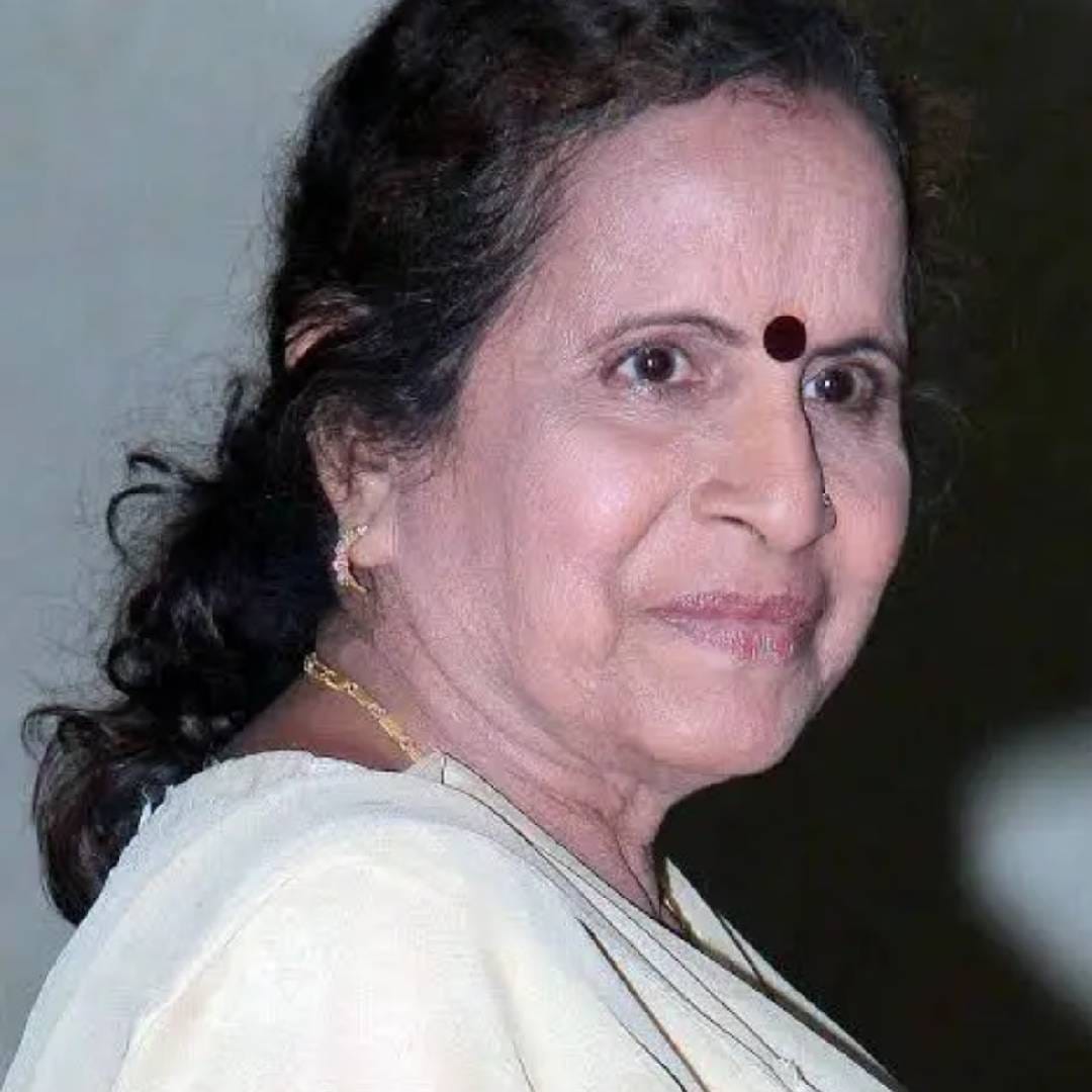 उषा नाडकर्णी यांचं बालपणसुद्धा संघर्षमयी होतं. त्यांनी सांगितलं की त्यांचे वडील फार तापट स्वभावाचे होते. छोट्या-छोट्या गोष्टींवर ते मुलांना मारायाचे. एकदा जेव्हा त्यांनी भावाला वाचवण्याचा प्रयत्न केला तेव्हा, वडिलांनी थेट त्यांच्यावर कोयत्याने हल्ला केला. हाताला दुखापत झाली असतानाही त्या दुसऱ्या दिवशी रंगभूमीवर नाटकाच्या प्रयोगासाठी पोहोचल्या होत्या.