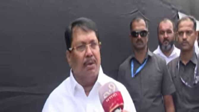 Vijay Wadettiwar : ‘ABVPच्या गुंडांनी अनाथ OBC मुलीकडून माफी मागायला लावली,’ विजय वडेट्टीवार यांचा आरोप, पुण्यात रात्री काँग्रेस-ABVP मध्ये तुफान राडा