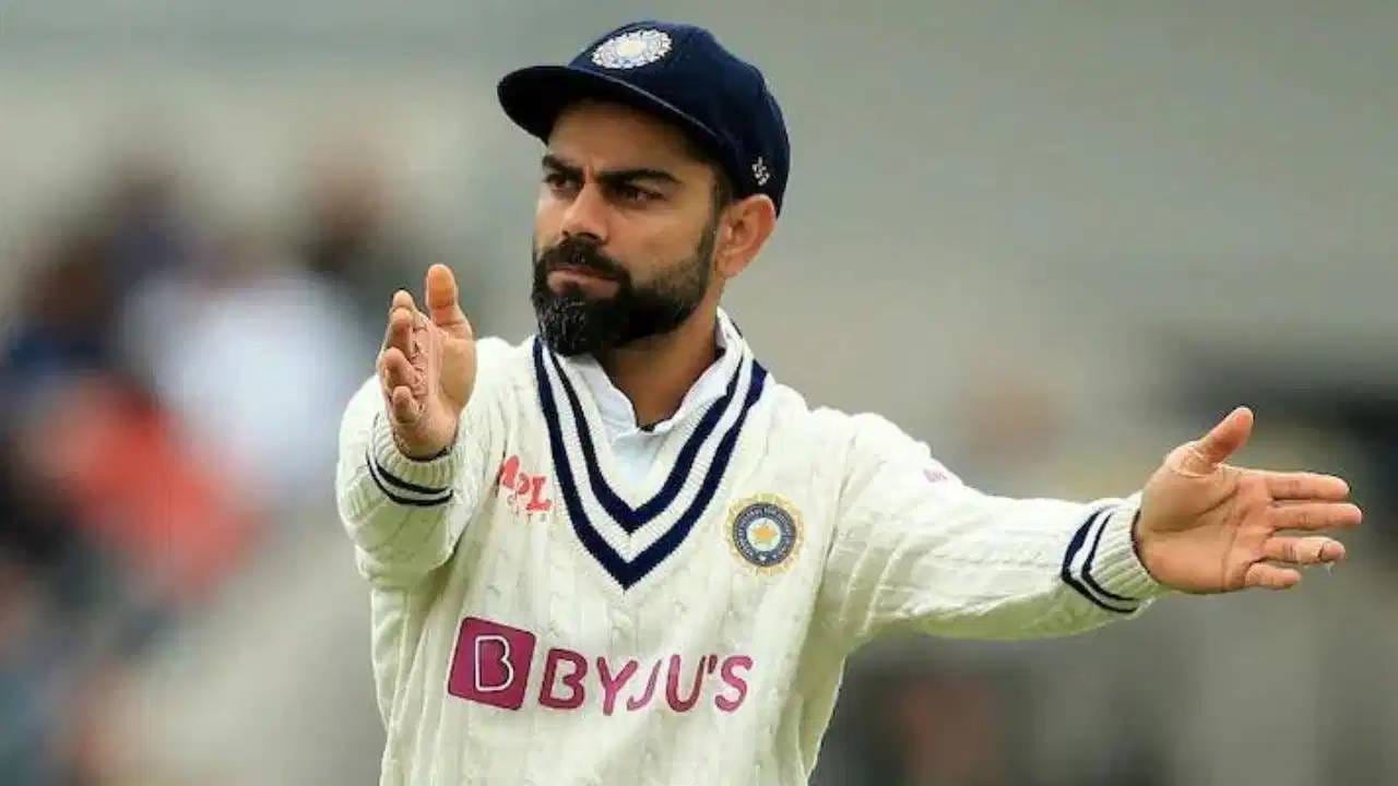 टीम इंडिया 16 वर्षात पहिल्यांदाच स्टार फलंदाज विराट कोहलीशिवाय श्रीलंकेत कसोटी मालिका खेळणार आहे. भारताने 2010 मध्ये विराट कोहलीशिवाय श्रीलंकेत कसोटी मालिका खेळली होती. तेव्हा विराट कोहलीचं कसोटीत पदार्पण झालं नव्हतं. (PHOTO CREDIT- AFP)