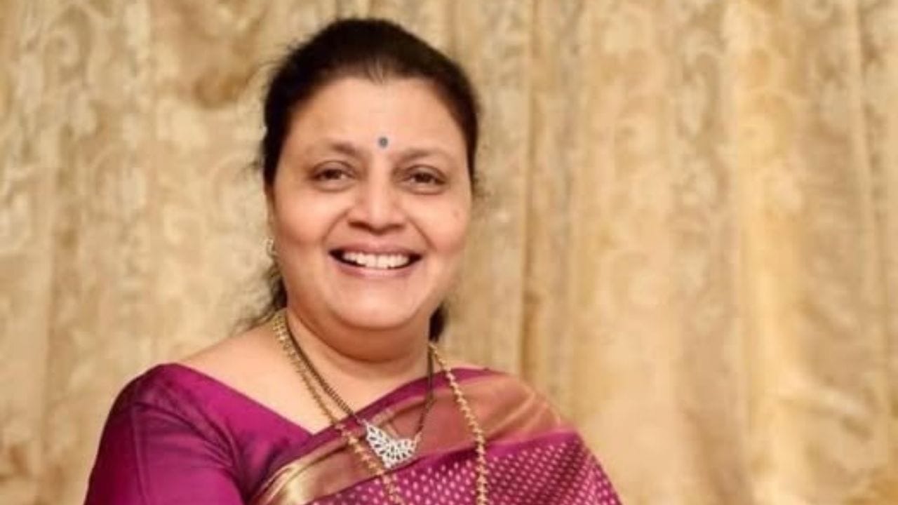 मोठी बातमी! उद्धव ठाकरेंना मोठा धक्का, विशाखा राऊत यांचे नगरसेवक पद रद्द मोठी बातमी! उद्धव ठाकरेंना मोठा धक्का, विशाखा राऊत यांचे नगरसेवक पद रद्द