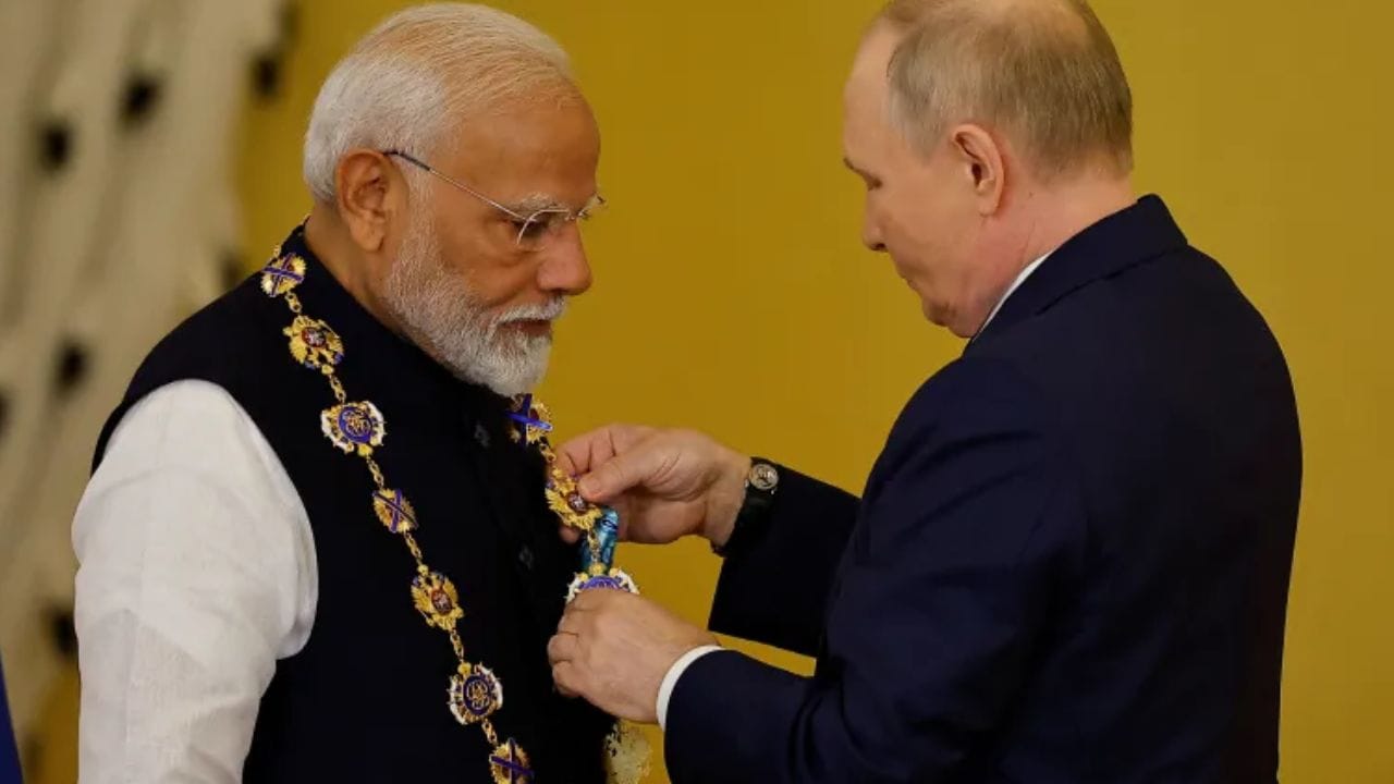 पुतिन यांनी म्हटले, मी तुम्हाला विनंती करेन की, पंतप्रधान मोदींपर्यंत माझ्या शुभेच्छा पोहोचवाव्यात. शांघाय सहकार्य संघटनेच्या चौकटीत ठरल्याप्रमाणे त्यांची लवकरच अतिशय लवकर भेट होईल.