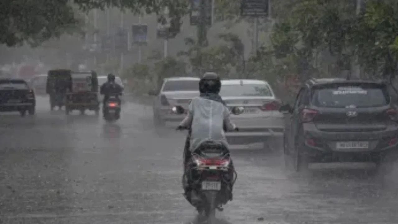 Weather update : आयएमडीकडून अतिवृष्टीचा इशारा, पुढील बारा तास धोक्याचे, महाराष्ट्राबाबत मोठी बातमी Weather update : आयएमडीकडून अतिवृष्टीचा इशारा, पुढील बारा तास धोक्याचे, महाराष्ट्राबाबत मोठी बातमी