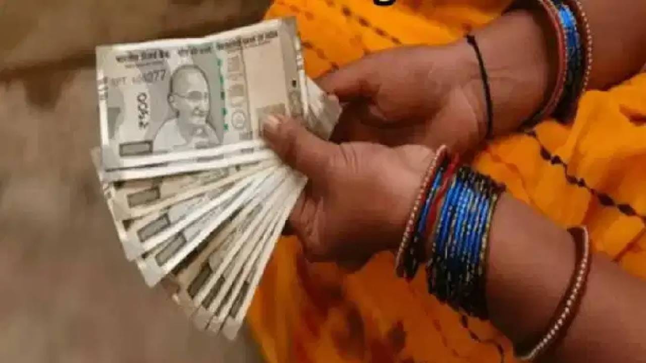 अखेर मोठी बातमी धडकलीच ! लाडक्या बहिणांना मिळणार 40 हजार रुपये; थेट सपाचं कनेक्शन... अखेर मोठी बातमी धडकलीच ! लाडक्या बहिणांना मिळणार 40 हजार रुपये; थेट सपाचं कनेक्शन...