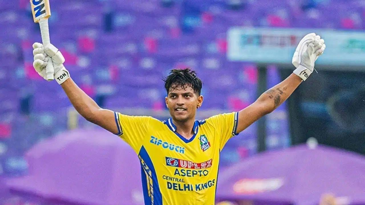 DPL 2026: 9 षटकार आणि 6 चौकार..! शतकी खेळीसह विजयासाठी दिलेलं 147 धावा 14 षटकात पूर्ण