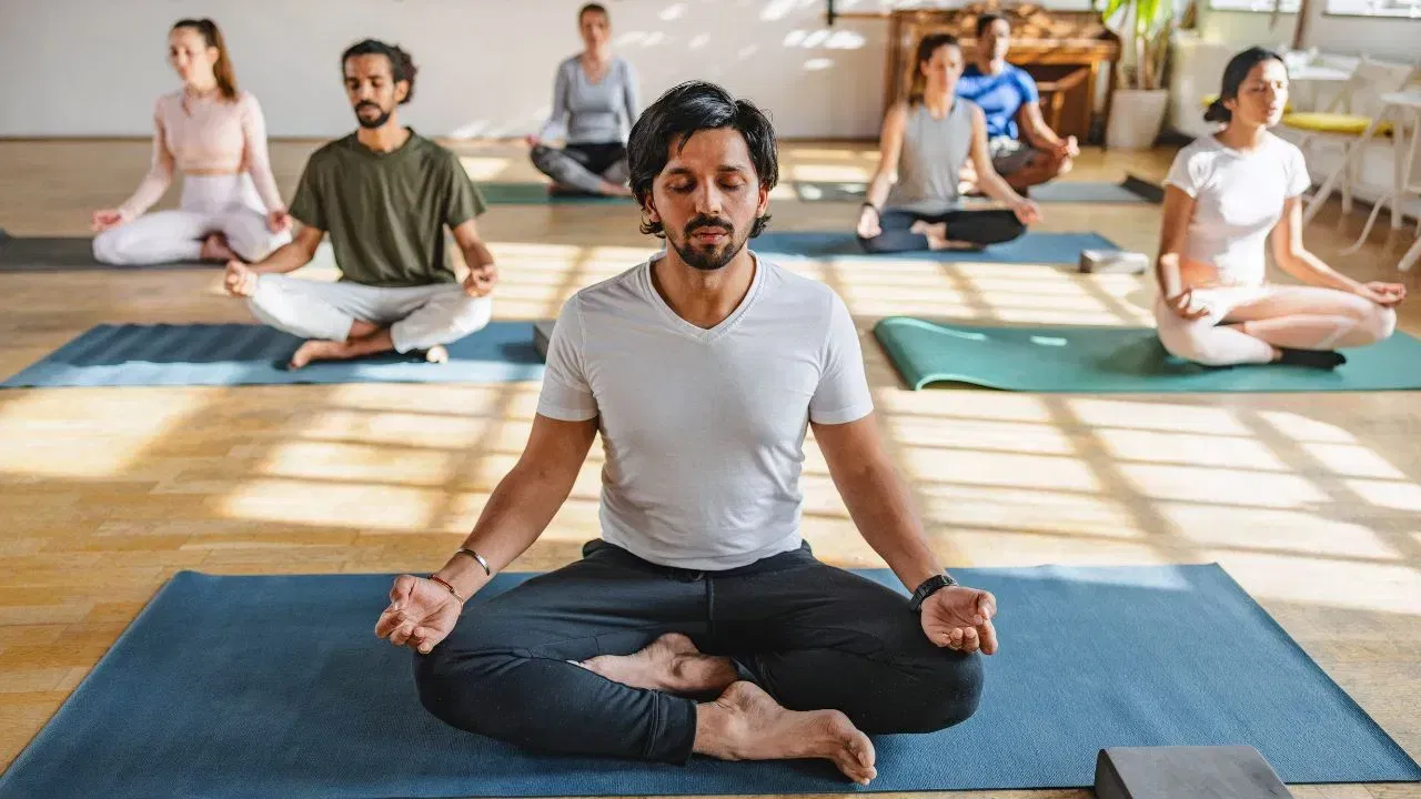 जपानी टेकनीकमध्ये सांगितले आहे की व्यायाम केल्याने स्ट्रेस कमी होतो. त्यामुळे दिवसभरातून थोडा वेळ काढून व्यायाम करणे आरोग्यासाठी खूप चांगले आहे.