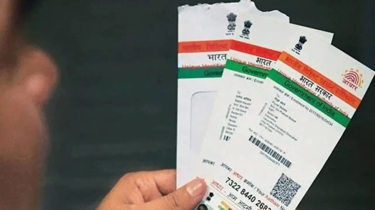 OTP ने देखील तपासणी होणार - QR कोड शिवाय OTP आधारित व्हेरिफिकेशनची नवीन व्यवस्था देखील होणार आहे. ग्राहकांच्या रजिस्टर्ड मोबाईलनंबरवर ओटीपी पाठवून ओळख केली जाणार आहे. ही पद्धत ऑनलाईन बँकींग, डिजिटल पेमेंट वा दुसऱ्या सेवांमध्ये ओळख पटवण्यासाठी केल्या जातात.