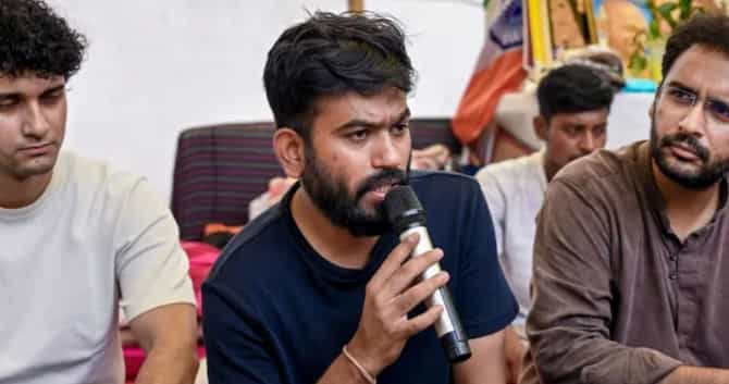 विश्वासघात झाला, कॉक्रोच जनता पार्टी पुन्हा आक्रमक; मोदी सरकारला दिली देशव्यापी आंदोलनाची शेवटची वार्निंग
