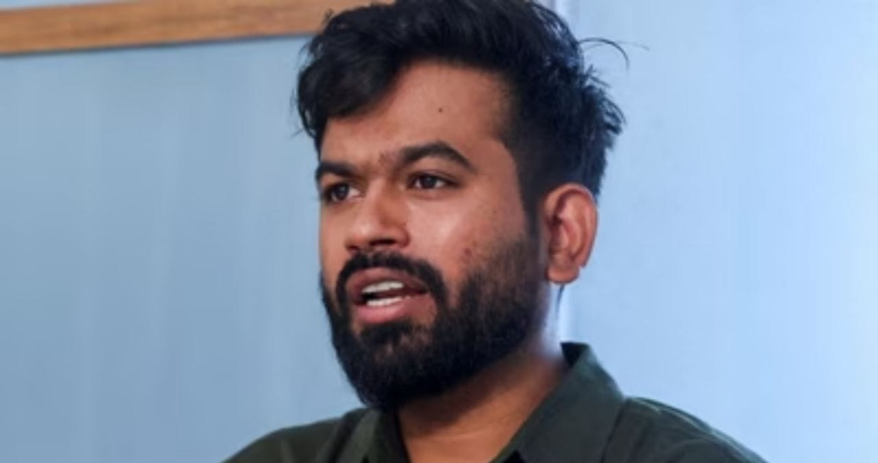 देशातील शिक्षण व्यवस्था उद्ध्वस्त, विद्यार्थी चिंतेने भयभीत; दीपके भडकले, मनातलं सगळं बोलून गेले देशातील शिक्षण व्यवस्था उद्ध्वस्त, विद्यार्थी चिंतेने भयभीत; दीपके भडकले, मनातलं सगळं बोलून गेले