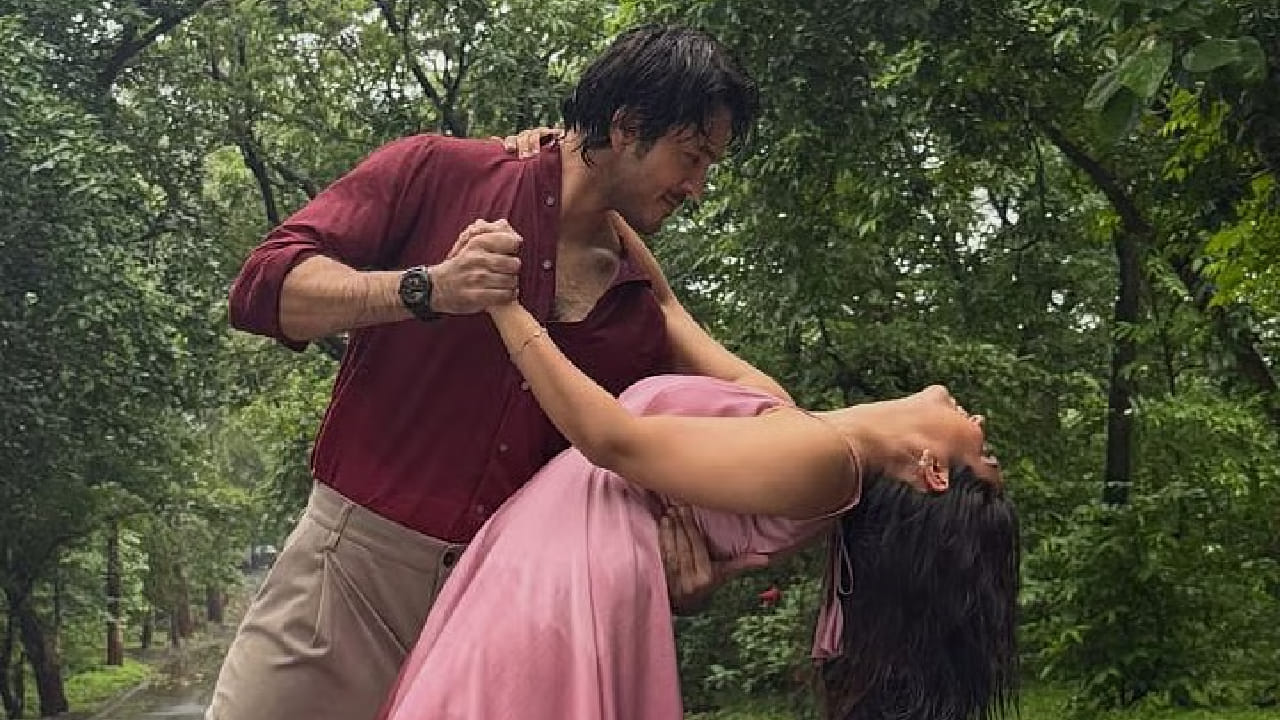 प्राजक्ता आणि ललित यांनी लोकप्रिय ठरलेल्या ‘जुळून येती रेशीमगाठी’ या मालिकेत एकत्र काम केले होते. या मालिकेत प्राजक्ताने ‘मेघना’ तर ललित प्रभाकरने ‘आदित्य’ची भूमिका साकारली होती. त्यांच्या ऑनस्क्रीन जोडीला आणि केमिस्ट्रीला प्रेक्षकांनी भरभरून पसंती दिली होती.