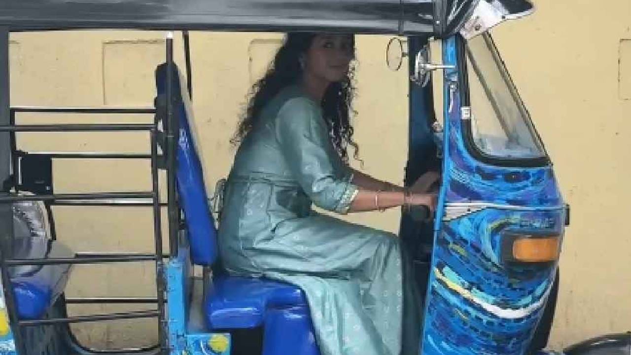मराठी मनोरंजनसृष्टीतील अभिनेत्री यशश्री मसुरकर हिची वेगळीच ओळख आहे. अभिनयासोबतच ती मुंबईच्या रस्त्यांवर स्वतः रिक्षा चालवते.