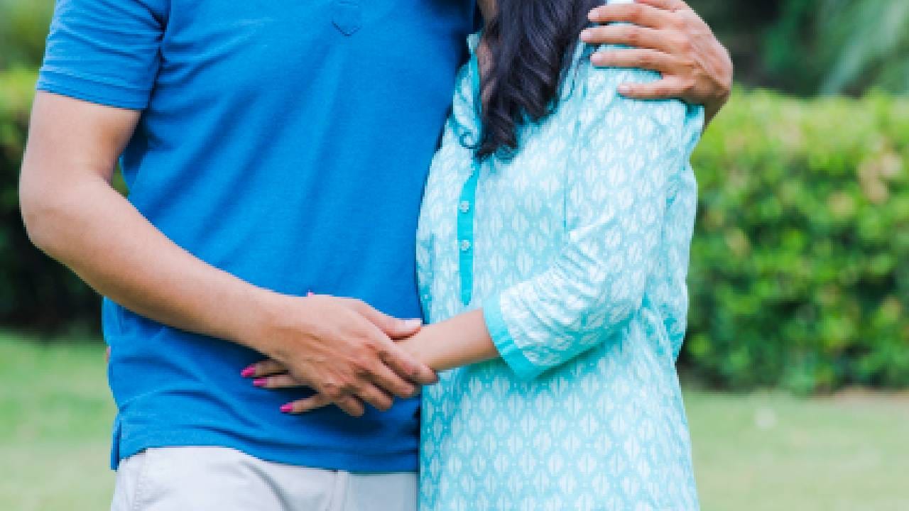 16 वर्षांचा विद्यार्थी, 38 वर्षांची ट्यूशन टीचर; तासन्तास फोनवर बोलणं अन् एक दिवस अचानक... 16 वर्षांचा विद्यार्थी, 38 वर्षांची ट्यूशन टीचर; तासन्तास फोनवर बोलणं अन् एक दिवस अचानक...