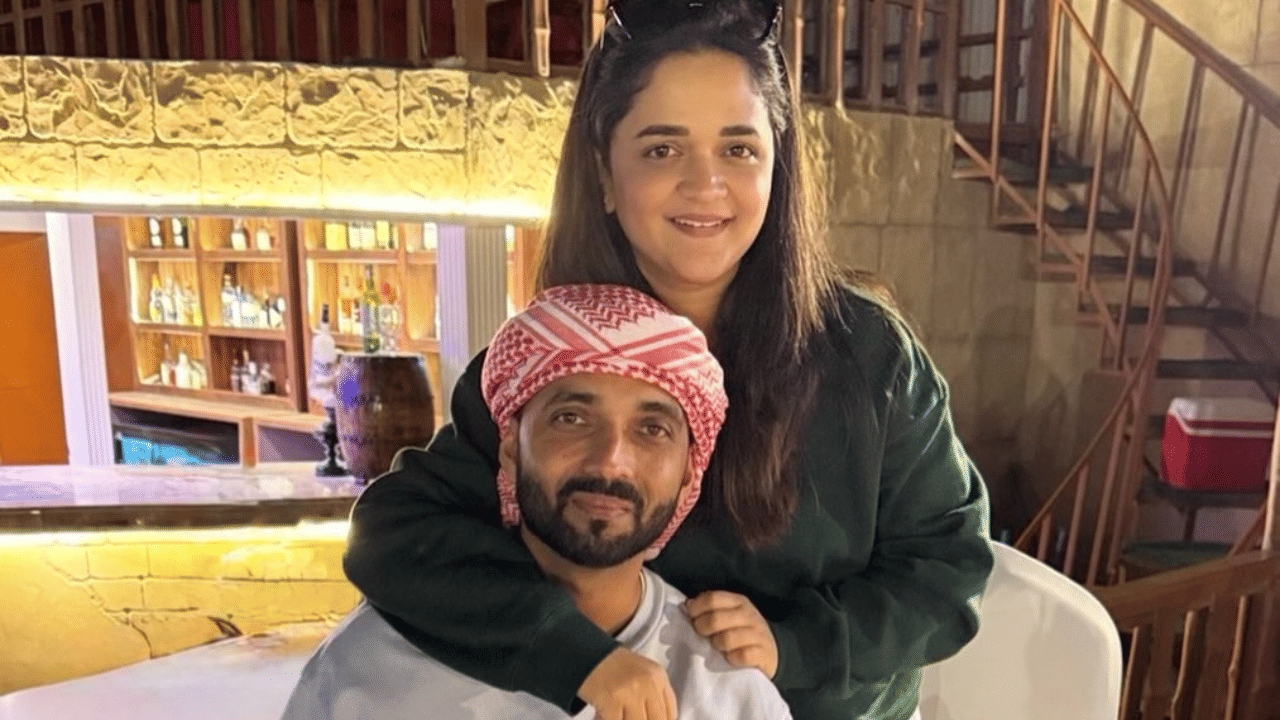 भारताचा महान क्रिकेटपटू अजिंक्य रहाणेने निवृत्ती जाहीर केली आहे. भारतीय क्रिकेटमधील रहाणेचे योगदान सुवर्ण अक्षरात कोरले जाईल. क्रिकेटच्या मैदानावर, रहाणेचा नेहमीच शांत आणि साधापणे पाहायला मिळाला आहे. मैदानाबाहेर रहाणे आपल्या वैयक्तिक आयुष्यातही खूप साधा राहिला आहे.