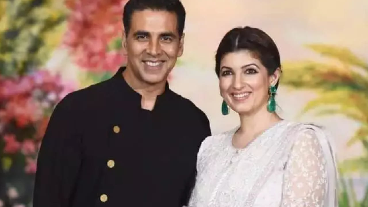 अक्षय आणि ट्विंकल यांच्या लग्नाची आणखी एक गंमतीदार आठवण दिग्दर्शक सुनील दर्शन यांनी सांगितली आहे. ते म्हणाले की, अक्षयच्या लग्नाच्या दिवशीसुद्धा तो शूटिंग करत होता. त्या दिवशी अमिताभ बच्चन आणि राखी यांच्यासोबत ‘एक रिश्ता’ चित्रपटाचं शूटिंग सुरू होतं. शूटिंग संध्याकाळी साडेसातच्या सुमारास संपल्यानंतर अक्षयला थेट लग्नासाठी निघायचं होतं.
