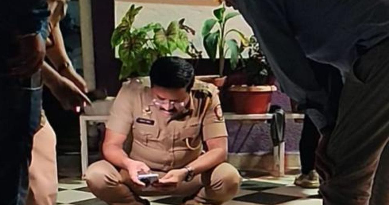 तलाठी ठाकरेंच्या घरावरील गोळीबार प्रकरणात ट्विस्ट; पोलीस तपासांत सर्वांनाच बसला मोठा धक्का तलाठी ठाकरेंच्या घरावरील गोळीबार प्रकरणात ट्विस्ट; पोलीस तपासांत सर्वांनाच बसला मोठा धक्का