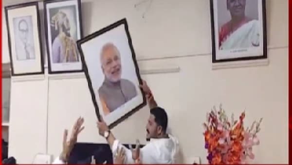 Amit Thackeray | पुण्यातील शासकीय तंत्रनिकेतनमध्ये अमित ठाकरेंचा आक्रमक पवित्रा, छत्रपती शिवरायांशेजारील मोदींचा फोटो हटवला