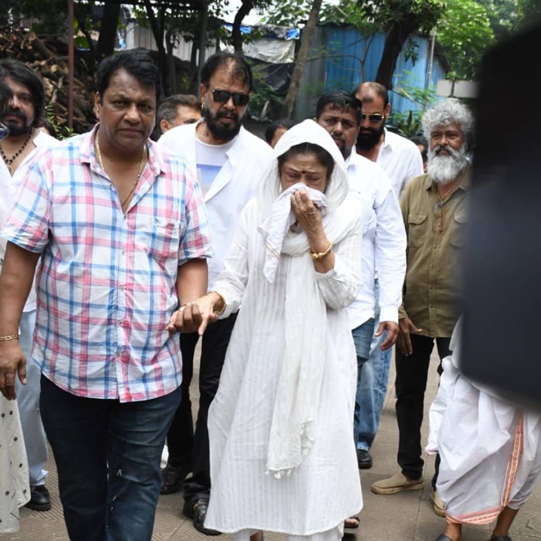 कुकू कोहली हे अभिनेता अजय देवगणच्या करिअरमधील महत्त्वाचे नाव मानले जातात. 'फूल और कांटे' या चित्रपटातून अजय देवगणने बॉलिवूडमध्ये पदार्पण केलं होतं. या चित्रपटाचं दिग्दर्शन कुकू कोहली यांनी केलं होतं.