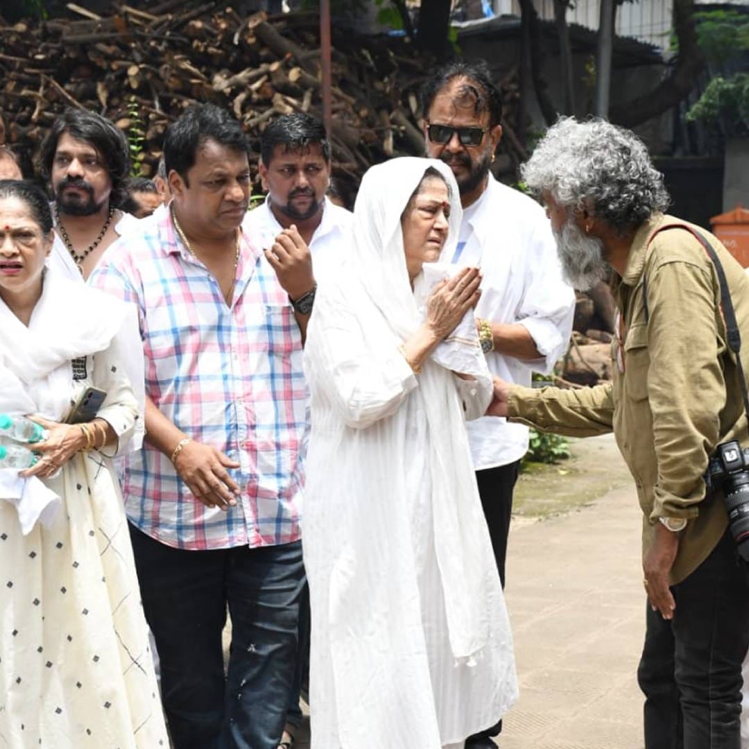 25 ऑगस्ट 2026 रोजी हृदयविकाराच्या झटक्याने त्यांनी अखेरचा श्वास घेतला. त्यांच्या निधनानंतर 26 ऑगस्ट रोजी मुंबईतील ओशिवरा स्मशानभूमीत अंत्यसंस्कार करण्यात आले.