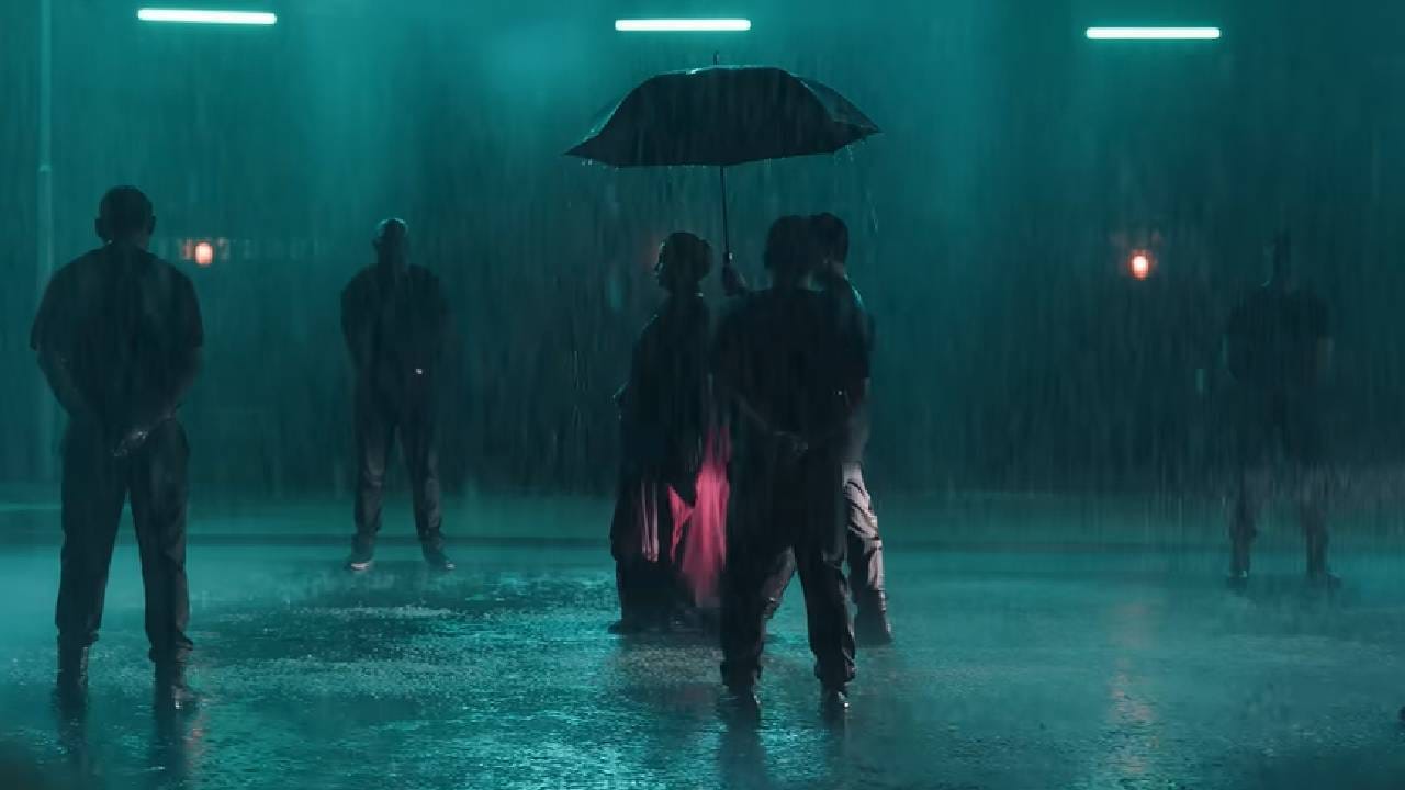 अभिनेता इमरान हाश्मी आणि दिशा पटानी यांच्या जोडीने बॉक्स ऑफिसवर अक्षरश: धुमाकूळ घातला आहे. तब्बल 19 वर्षांनंतर इमरान हाश्मीच्या 'आवारापन' या चित्रपटाचा सीक्वेल प्रेक्षकांच्या भेटीला आला आहे. या चित्रपटाने अवघ्या तीन दिवसांत छप्परफाड कमाई केली आहे. पहिल्या दोन दिवसांतच 'आवारापन 2'ची कमाई 50 कोटी रुपयांवर पोहोचली होती. 
