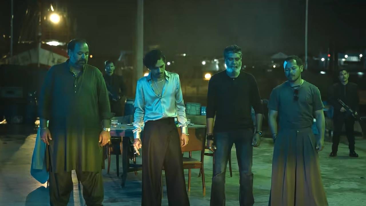 'आवारापन 2'ने दोन किंवा चार नाही तर तब्बल आठ चित्रपटांना मागे टाकत 2026 चा मोठा रेकॉर्ड आपल्या नावे केला आहे. 15 ऑगस्टच्या वीकेंडचाही या चित्रपटाला भरपूर फायदा मिळाला आहे. सॅकनिल्कने दिलेल्या वृत्तानुसार, या चित्रपटाने पहिल्याच दिवशी 22 कोटी रुपये आणि दुसऱ्या दिवशी 33.75 कोटी रुपयांचा गल्ला जमवला. या दोन दिवसांच्या कमाईचा आकडा 55.97 कोटी रुपयांवर पोहोचला होता.
