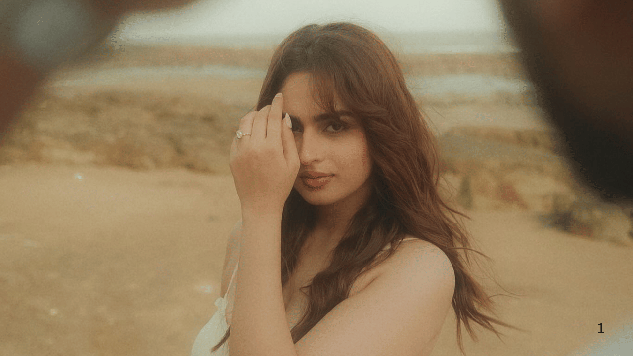 आयेशाने नुकतेच काही फोटो शेअर केले आहेत, त्यात ती एका मिस्ट्री मॅनसोबत दिसत आहे. या फोटोंची इतकी चर्चा रंगण्याचे कारण तिच्या बोटात दिसणारी हिऱ्याची अंगठी.