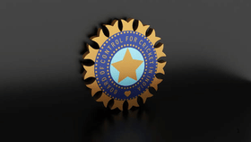 मॅच सुरु असताना क्रिकेटर गर्लफ्रेंडसोबत... बीसीसीआयची क्रिकेटपटूवर.