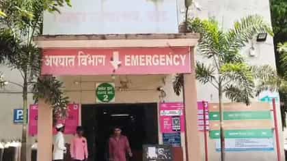महिलेच्या प्रसूतीसाठी शस्त्रक्रिया, डॉक्टर पोटात हातमोजे, रुमाल विसरला.
