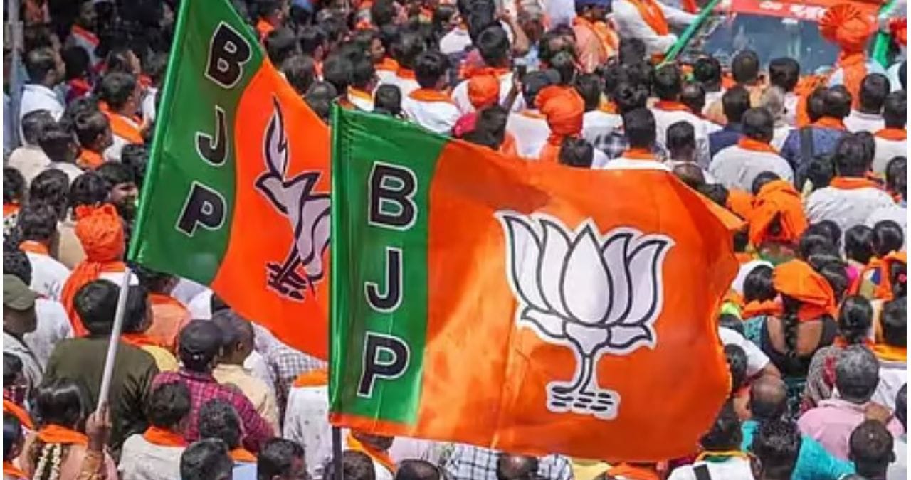 भाजपला धक्का, स्टार अभिनेत्याने सोडली साथ; आता नव्या पक्षात एन्ट्री करणार भाजपला धक्का, स्टार अभिनेत्याने सोडली साथ; आता नव्या पक्षात एन्ट्री करणार