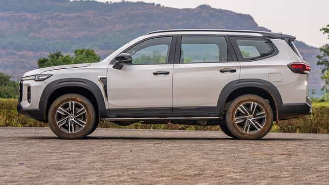 ग्राहकांना मोठा झटका! 3 महिन्यांपूर्वी लाँच झालेली ही SUV 1.5 लाख रुपयांनी महागली; फॉर्च्युनरला देतेय टक्कर