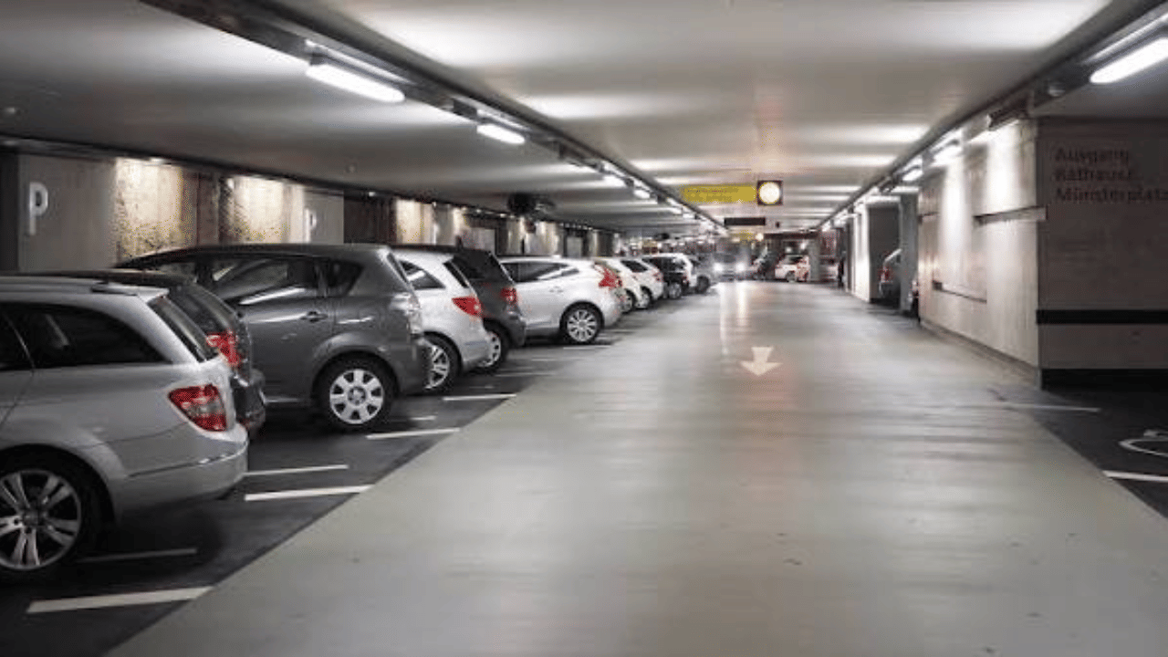 Car Parking Rule: बाब्बो! कार पार्किंगसाठी तब्बल 25,000 रुपये भरावे लागणार, नवीन नियम काय? Car Parking Rule: बाब्बो! कार पार्किंगसाठी तब्बल 25,000 रुपये भरावे लागणार, नवीन नियम काय?