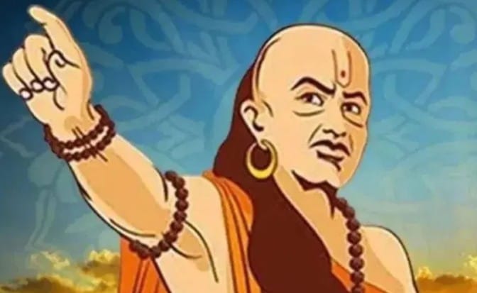 योग्य संगत निवडा : व्यक्तीच्या यशावर संगतीचा मोठा प्रभाव पडतो. सकारात्मक आणि ध्येयवादी लोकांच्या सहवासात राहा. तुमचा आत्मविश्वास कमी करणाऱ्या व्यक्तींपासून अंतर ठेवा. प्रत्येकावर सहज विश्वास ठेवण्याऐवजी माणसे ओळखायला शिका. योग्य संगत तुम्हाला प्रगतीच्या दिशेने पुढे नेऊ शकते.